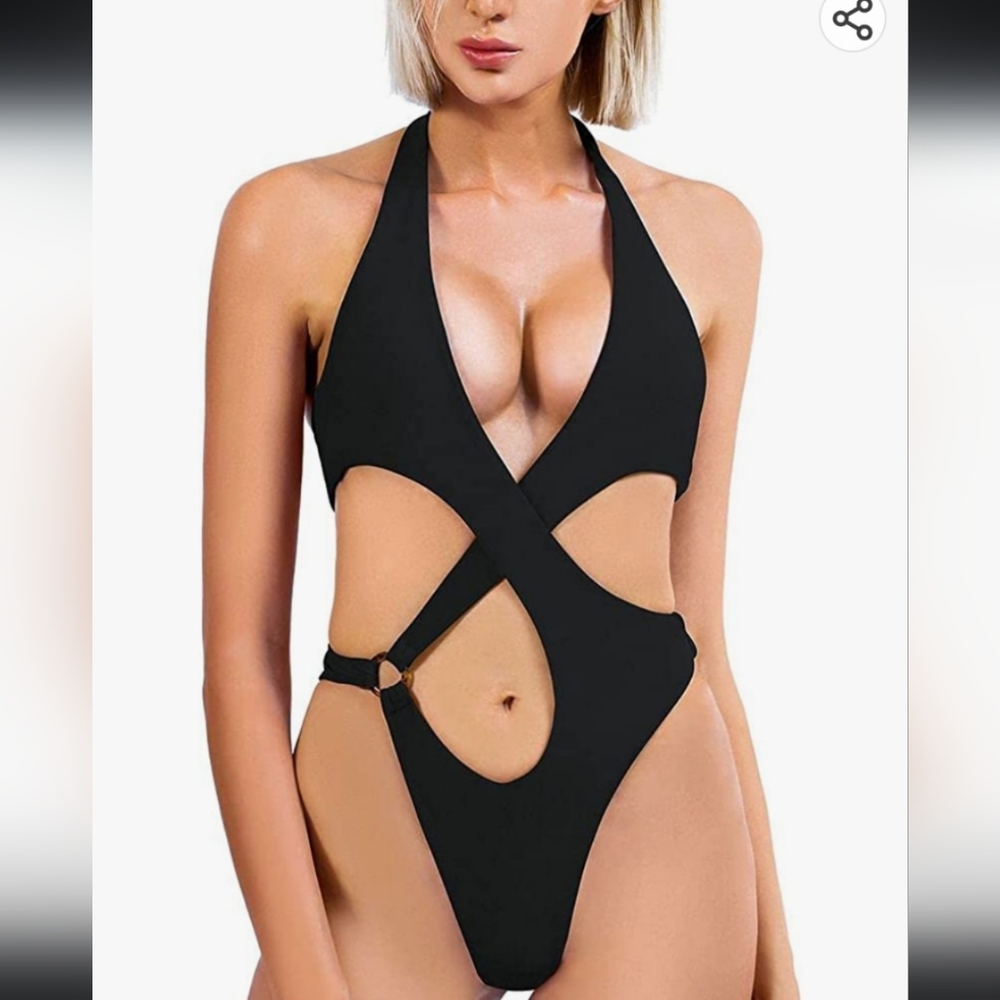 Super saxy pecefeel one piece swimsuit.